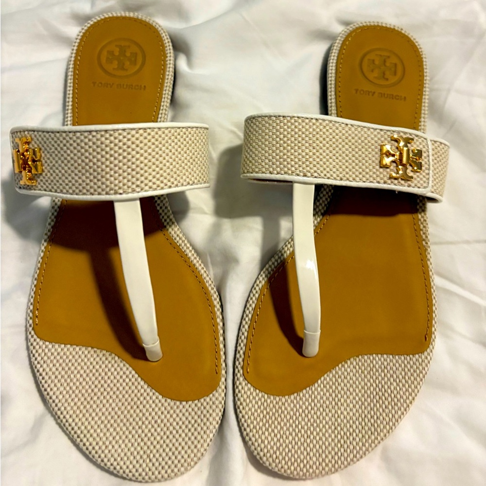 Tory Burch Sandals Like New, KIRA CANVAS THONG SANDALS IN NATURAL 6.5, Nude 
.